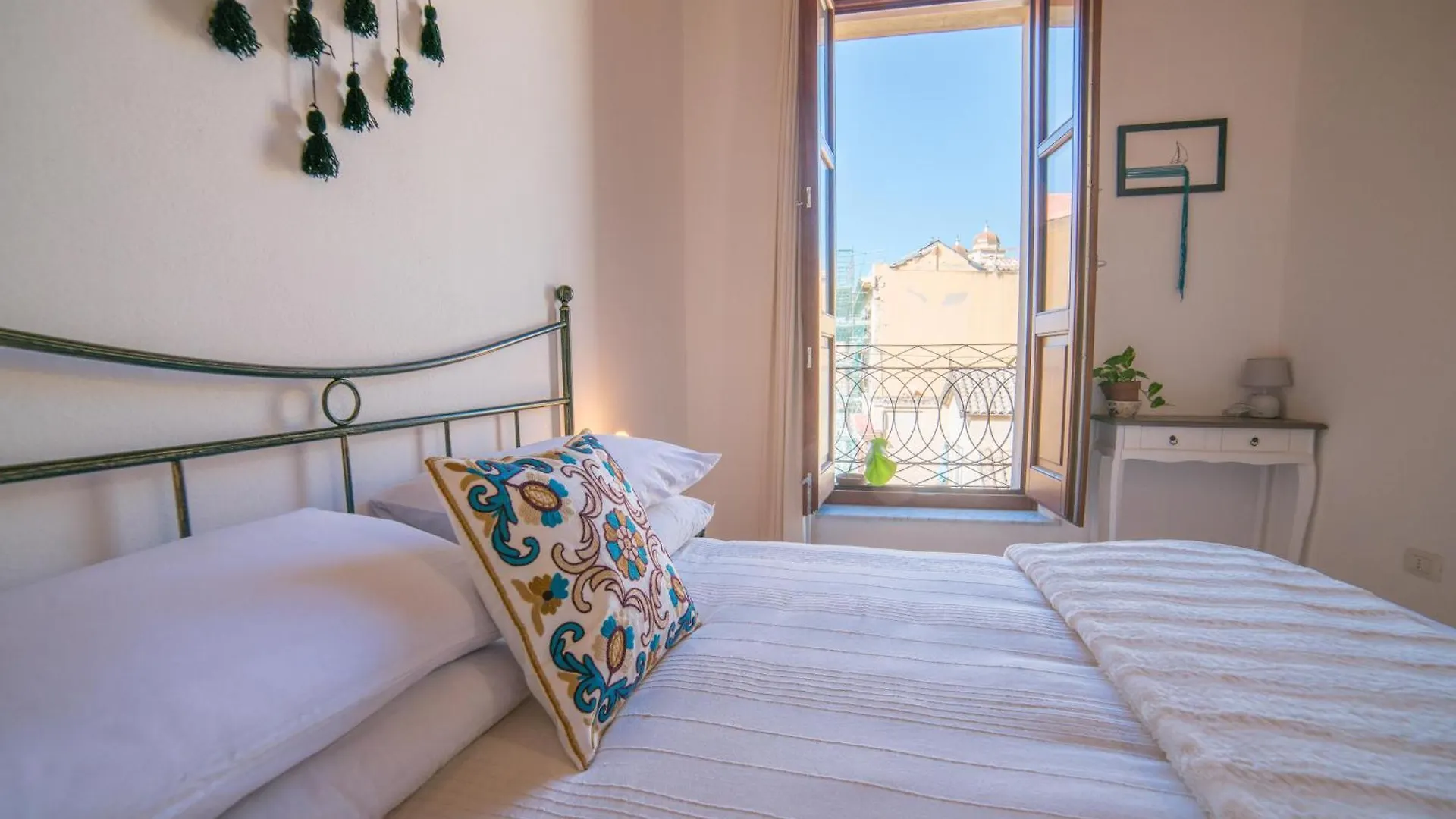 קליארי Yenne Apartment