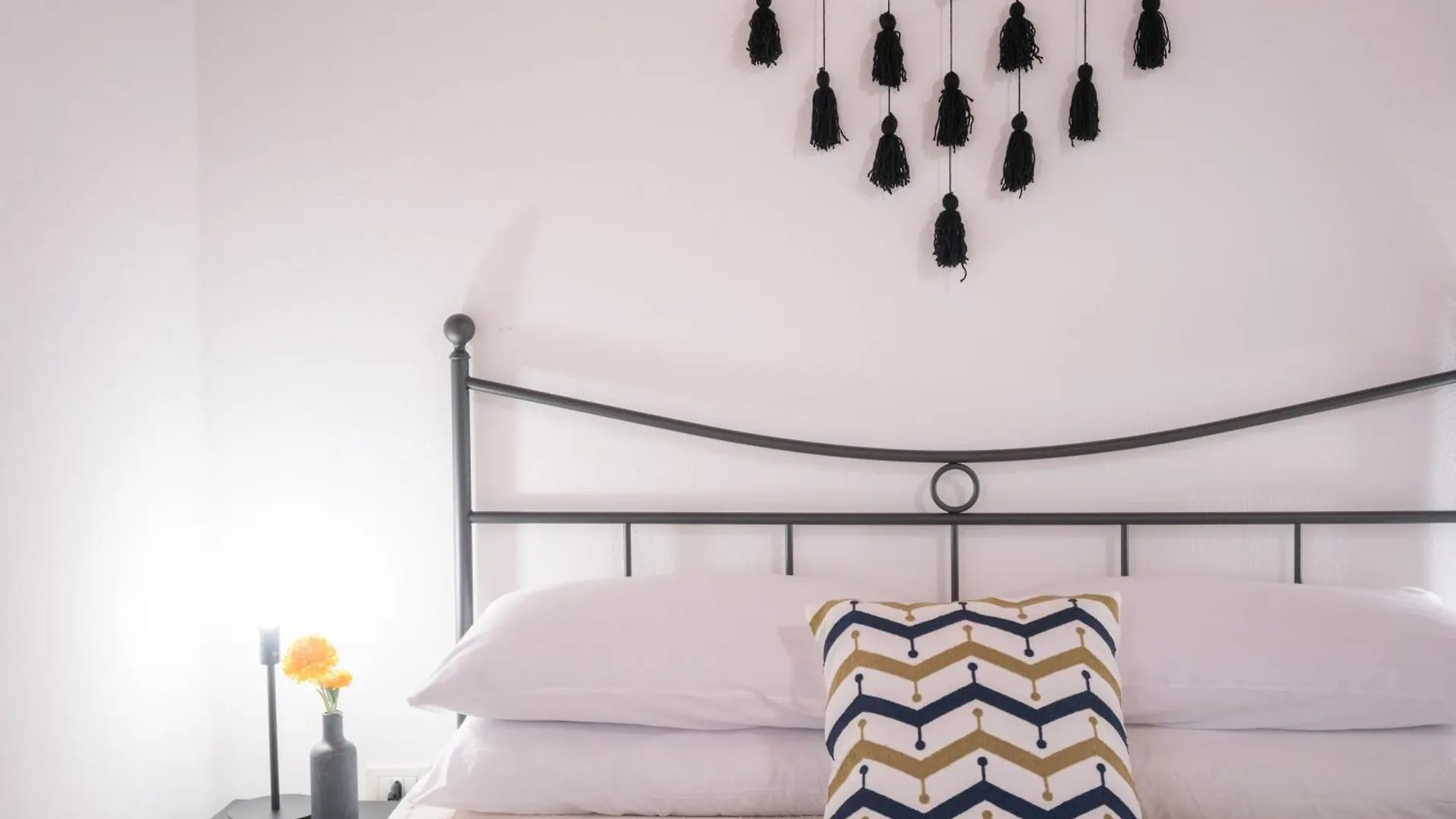 קליארי Yenne Apartment