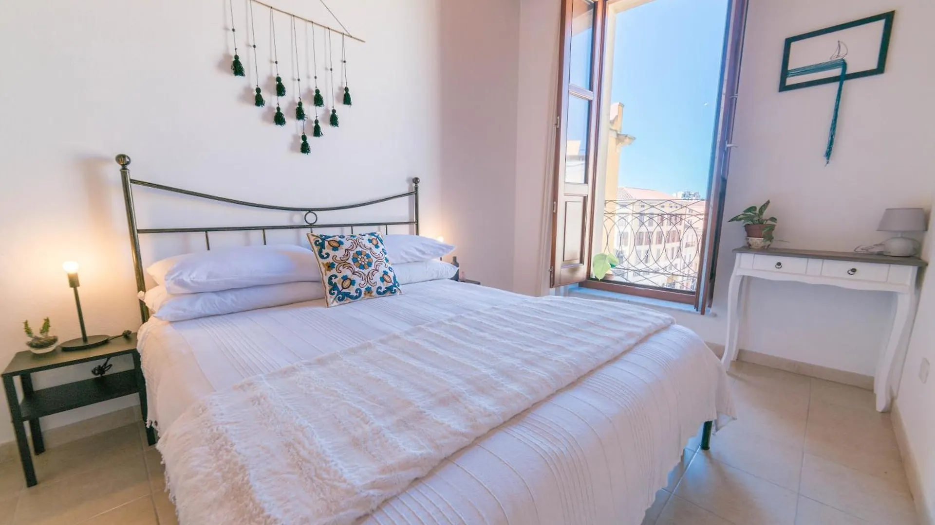 קליארי Yenne Apartment