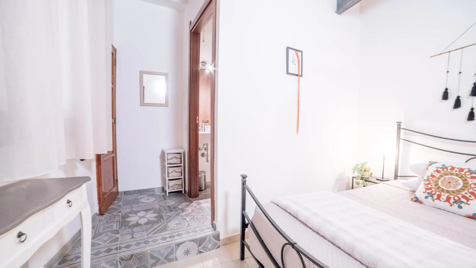 קליארי Yenne Apartment