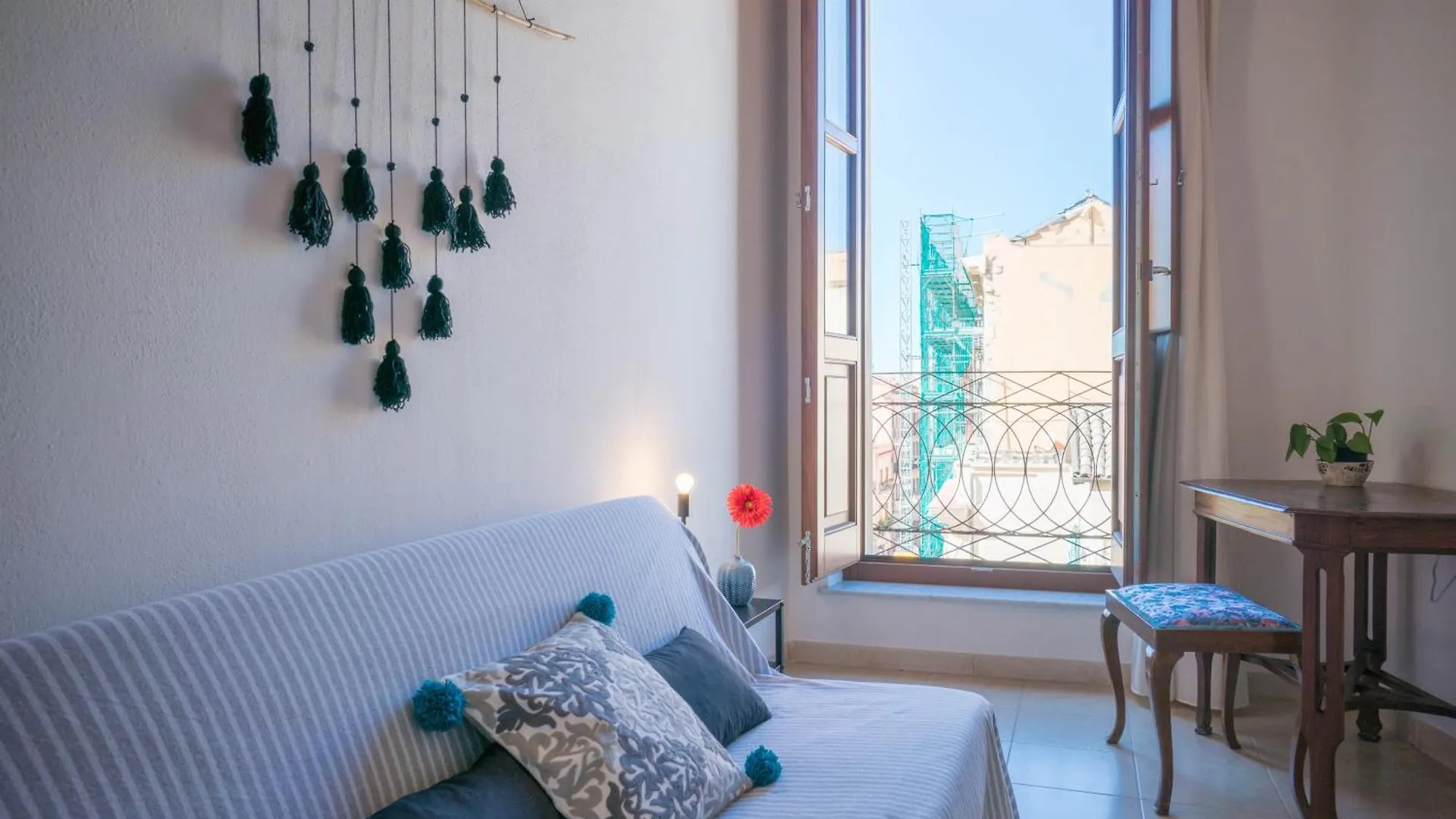 קליארי Yenne Apartment