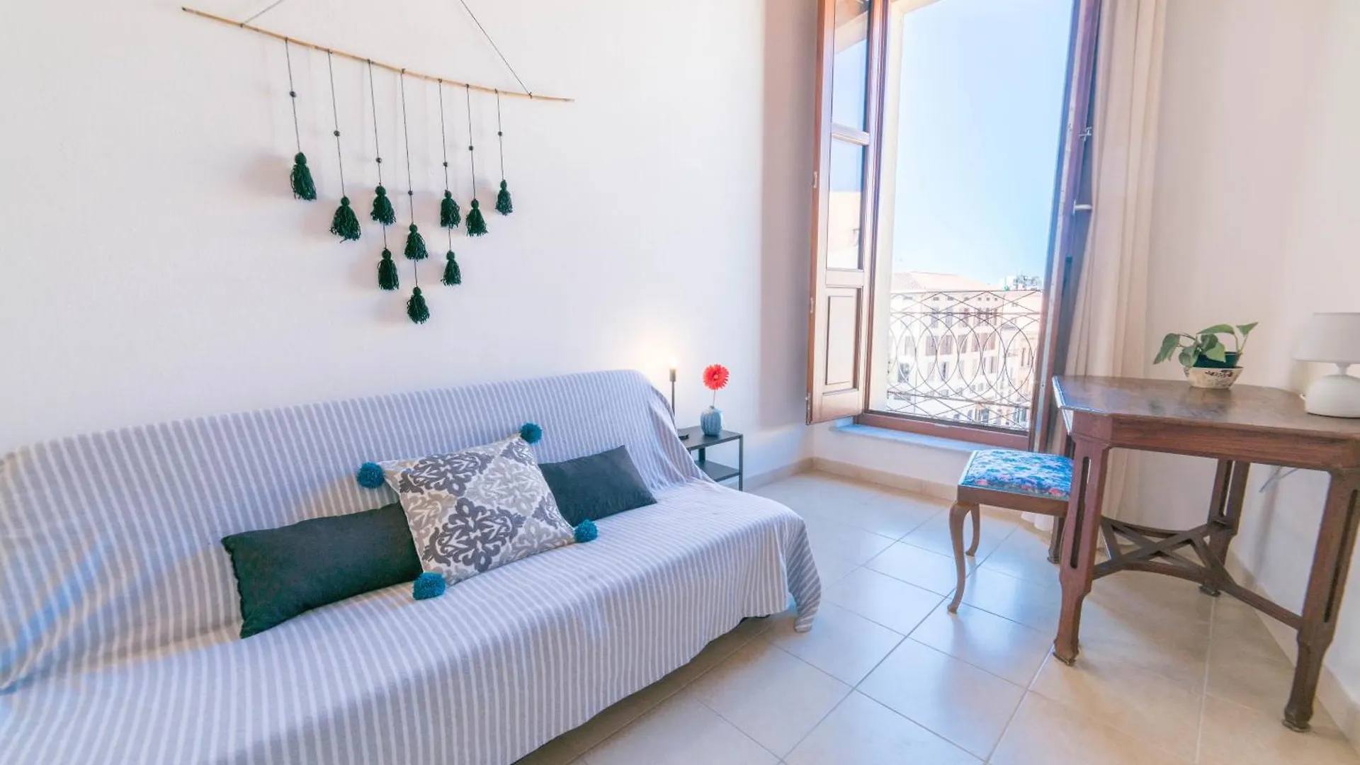 קליארי Yenne Apartment