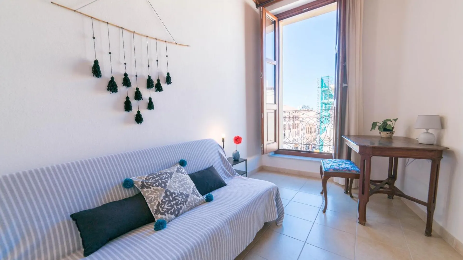 קליארי Yenne Apartment