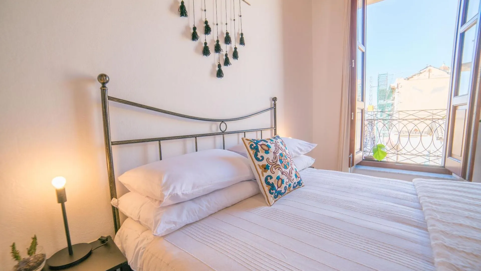 קליארי Yenne Apartment