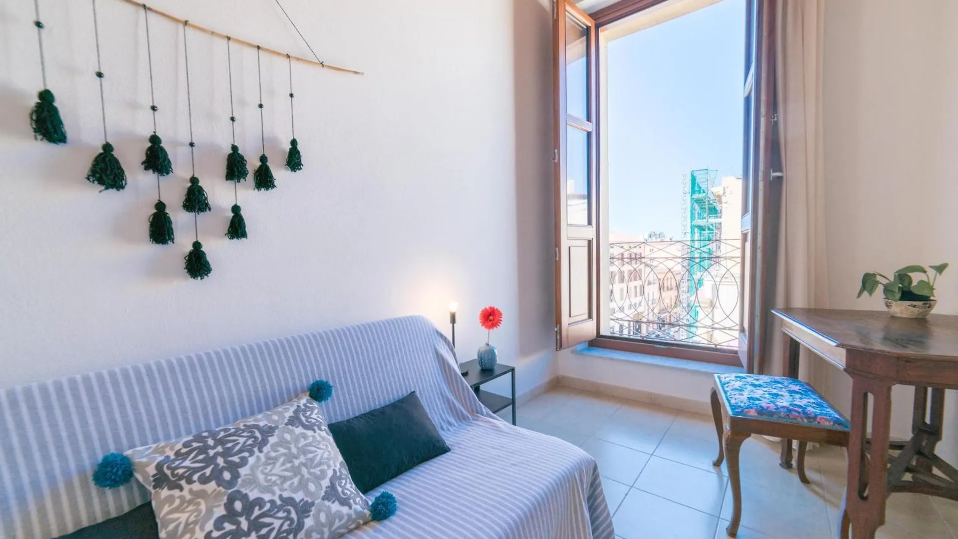 Yenne Apartment 칼리아리
