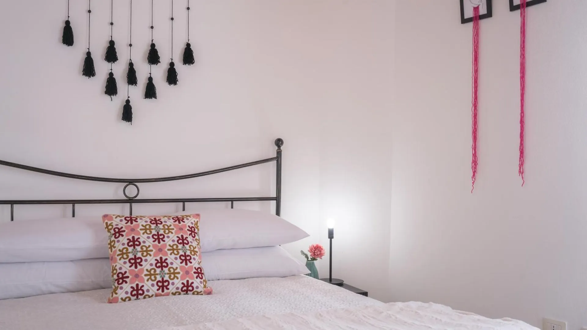 קליארי Yenne Apartment